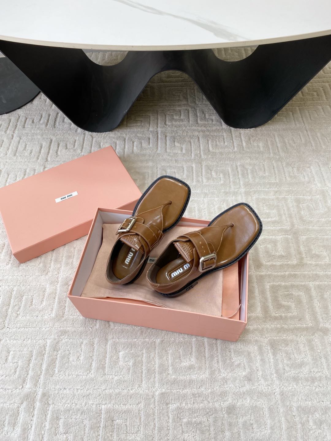 THONG SANDALS IN RUSSET BROWN SHINY LAMBSKIN WITH SILVER BUCKLE - 35
