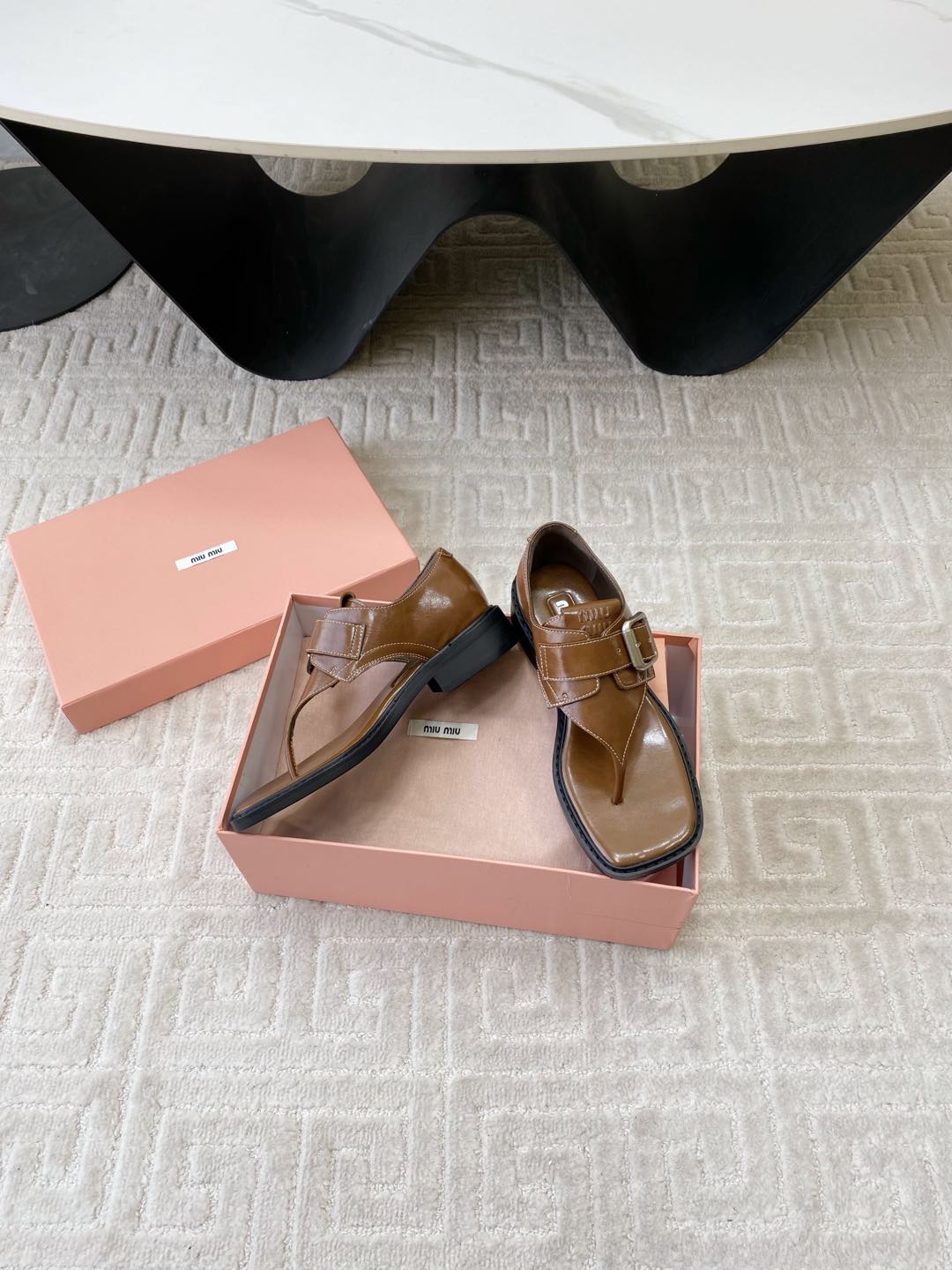 THONG SANDALS IN RUSSET BROWN SHINY LAMBSKIN WITH SILVER BUCKLE - 35