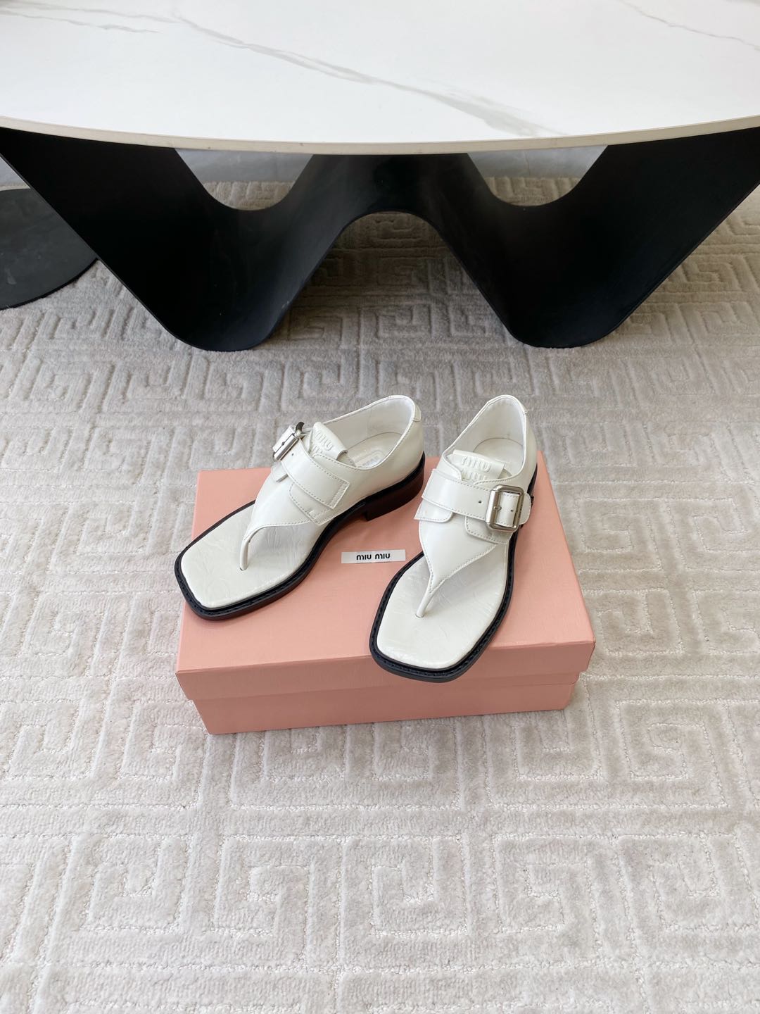 THONG SANDALS IN WHITE LAMBSKIN WITH SILVER BUCKLE - 35