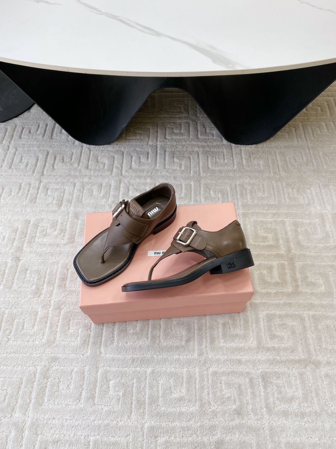 THONG SANDALS IN COFFEE BROWN LAMBSKIN WITH SILVER BUCKLE - 35