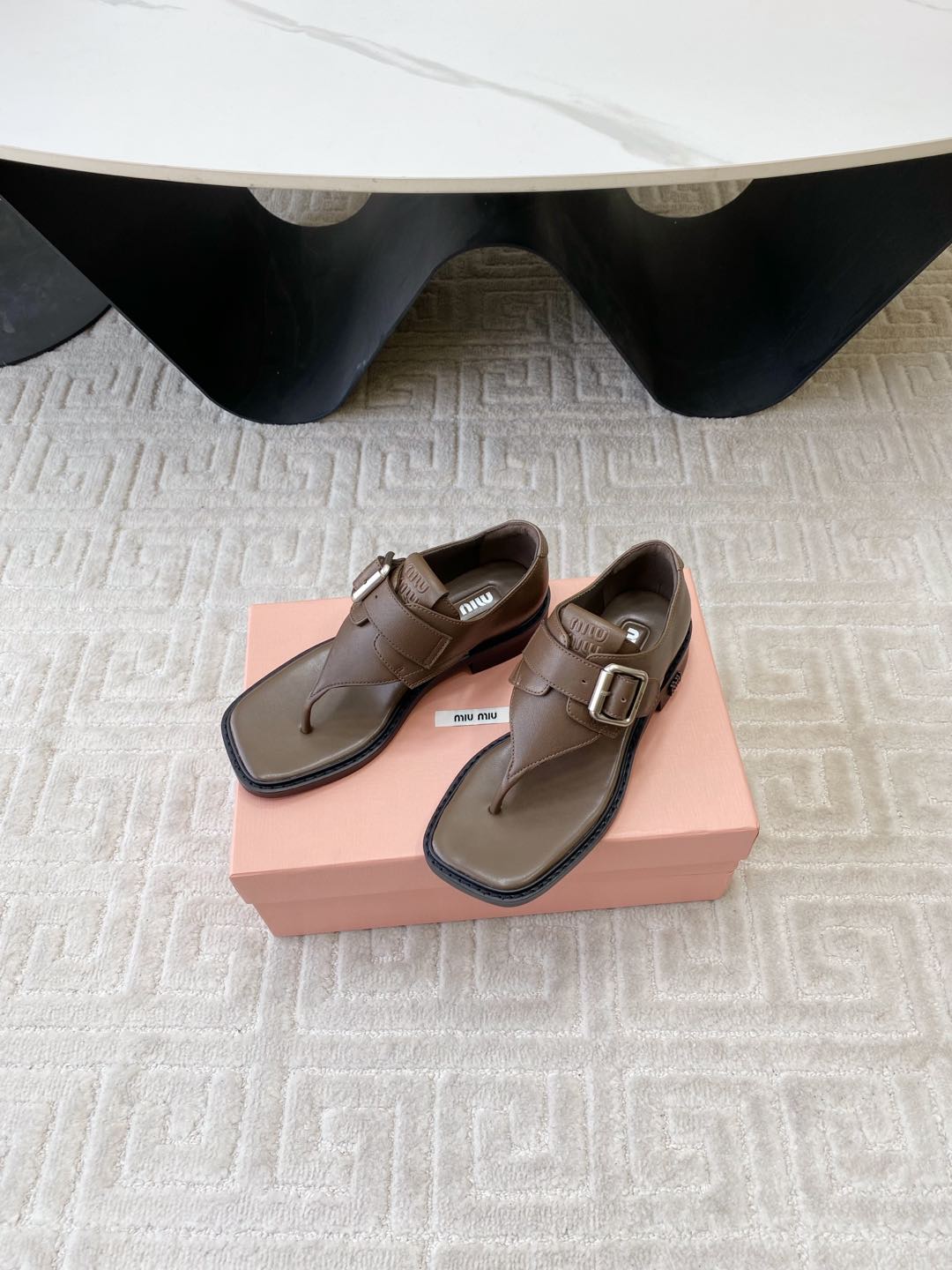 THONG SANDALS IN COFFEE BROWN LAMBSKIN WITH SILVER BUCKLE - 35