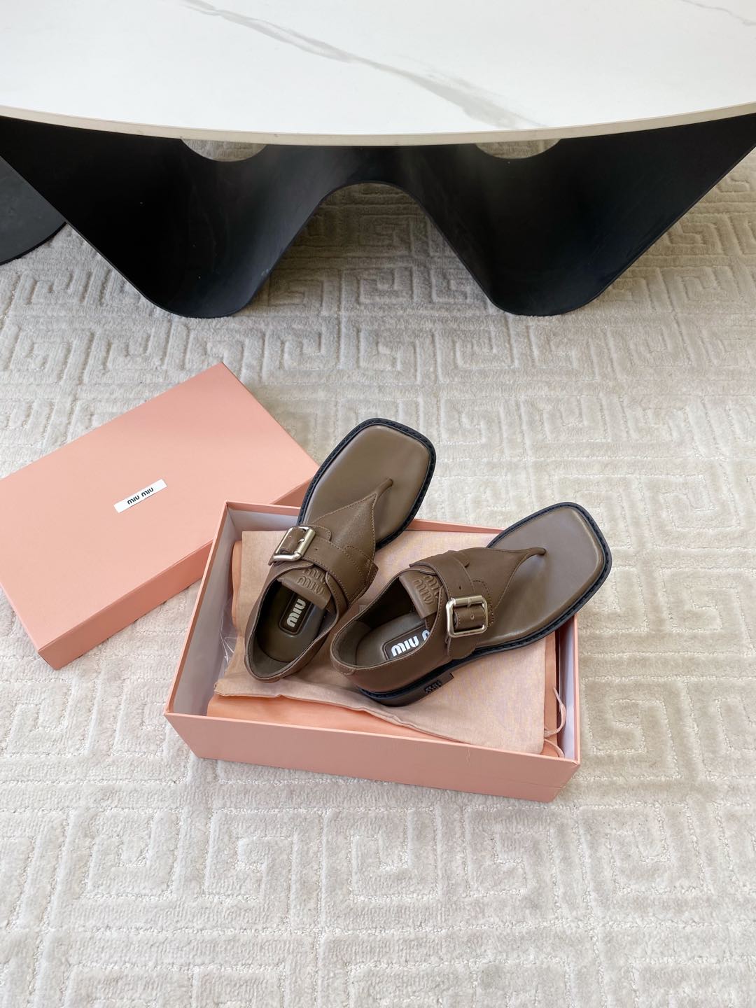 THONG SANDALS IN COFFEE BROWN LAMBSKIN WITH SILVER BUCKLE - 35