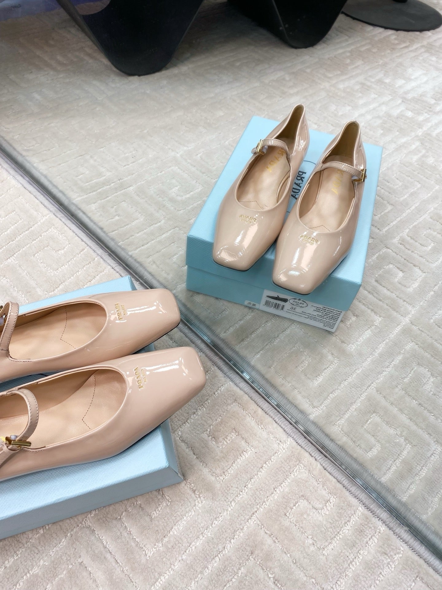 MARY JANE FLATS SQUARE TOE IN BEIGE PATENT SHEEPSKIN - 35