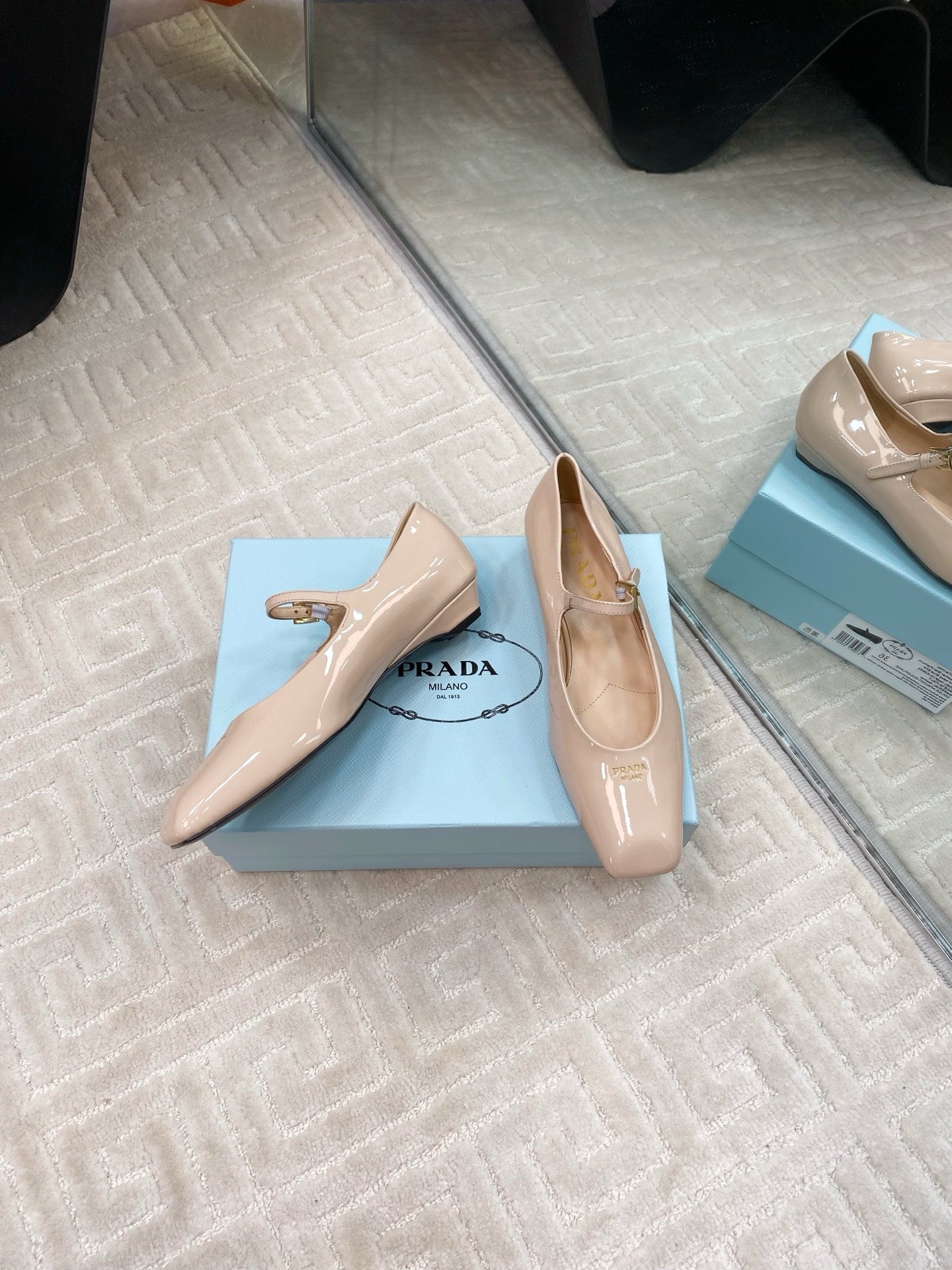 MARY JANE FLATS SQUARE TOE IN BEIGE PATENT SHEEPSKIN - 35