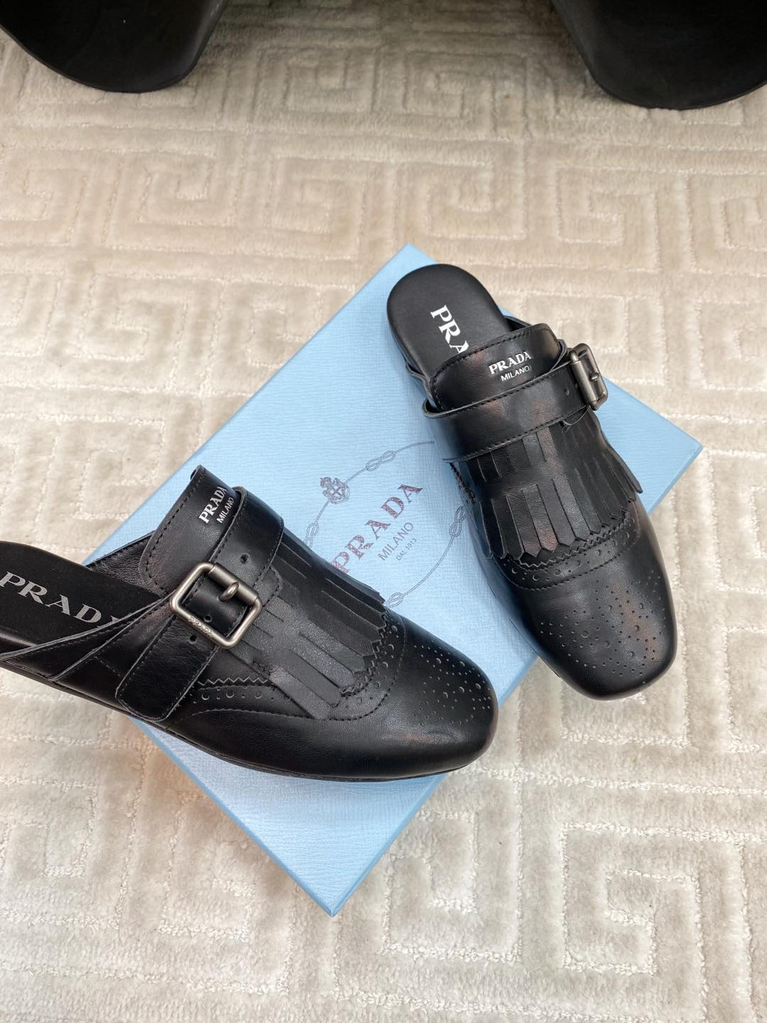 TASSEL MULES IN BLACK LAMBSKIN - 35