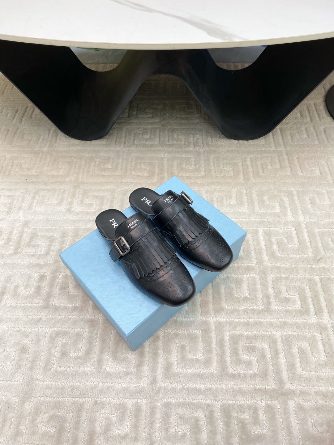 TASSEL MULES IN BLACK LAMBSKIN - 35