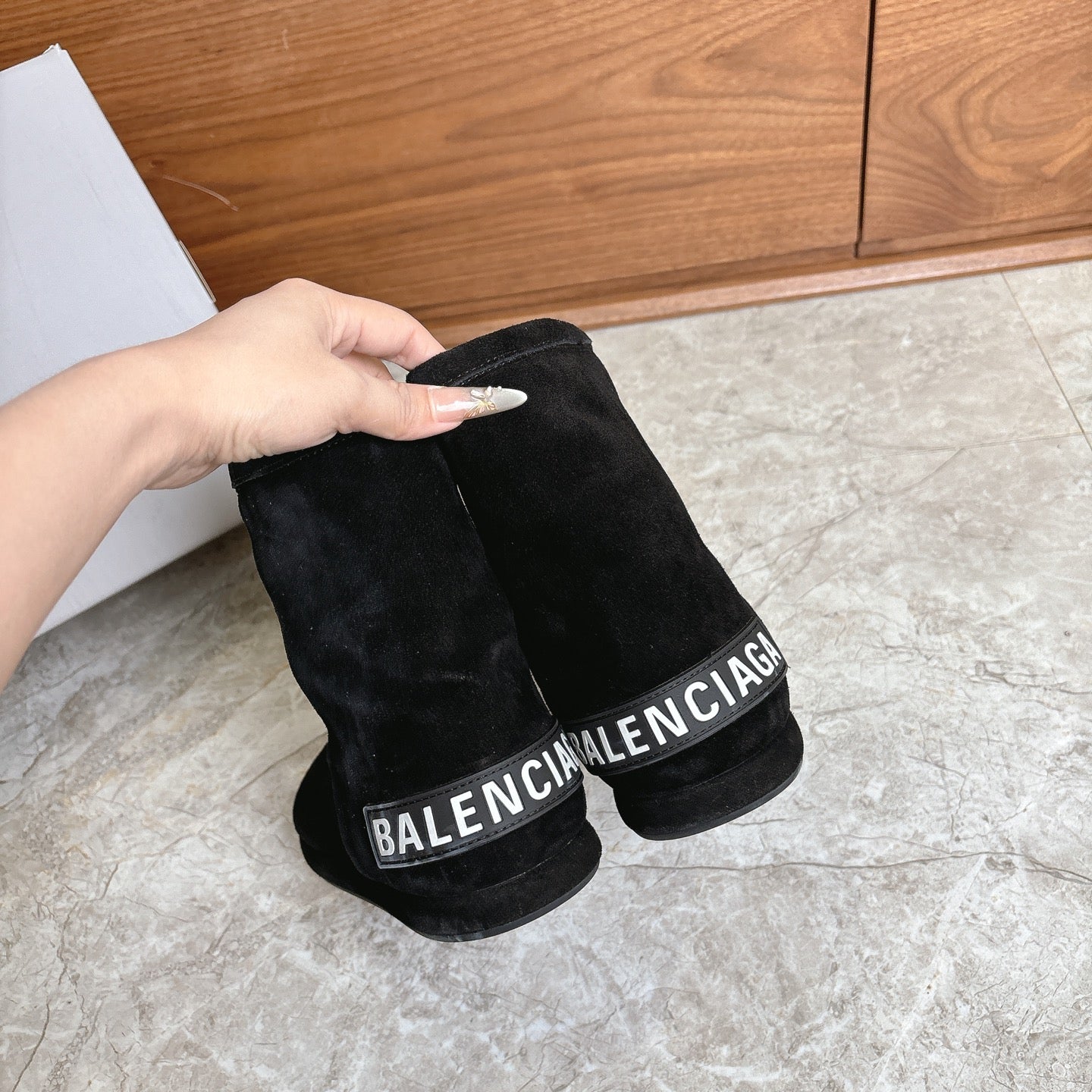 BALENCIAGA 25S ALASKA ANKLE BOOTS IN BLACK SUEDE - 35
