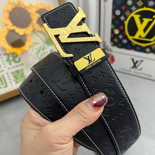 РЕМІНЬ LV 25S 38 ММ З ЧОРНОЇ ТЕЛЯЧОЇ ШКІРИ З ТИСНЕНИМ ЛОГОТИПОМ 593293 - 26-28