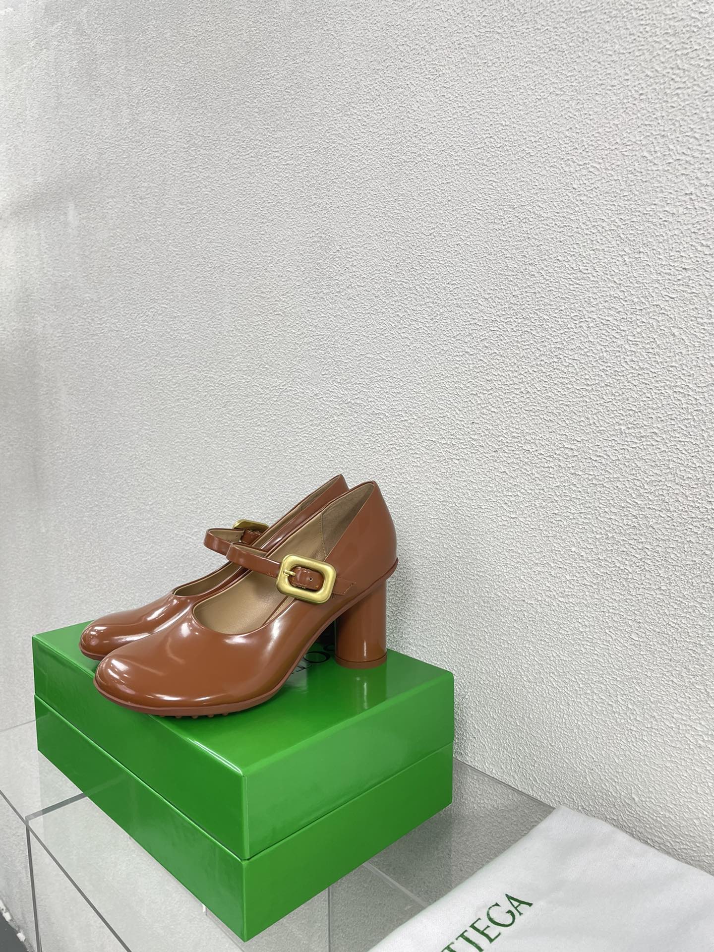 ATOMIC MARY-JANE PUMP 9 CM IN BRONZE BROWN CALFSKIN - 34