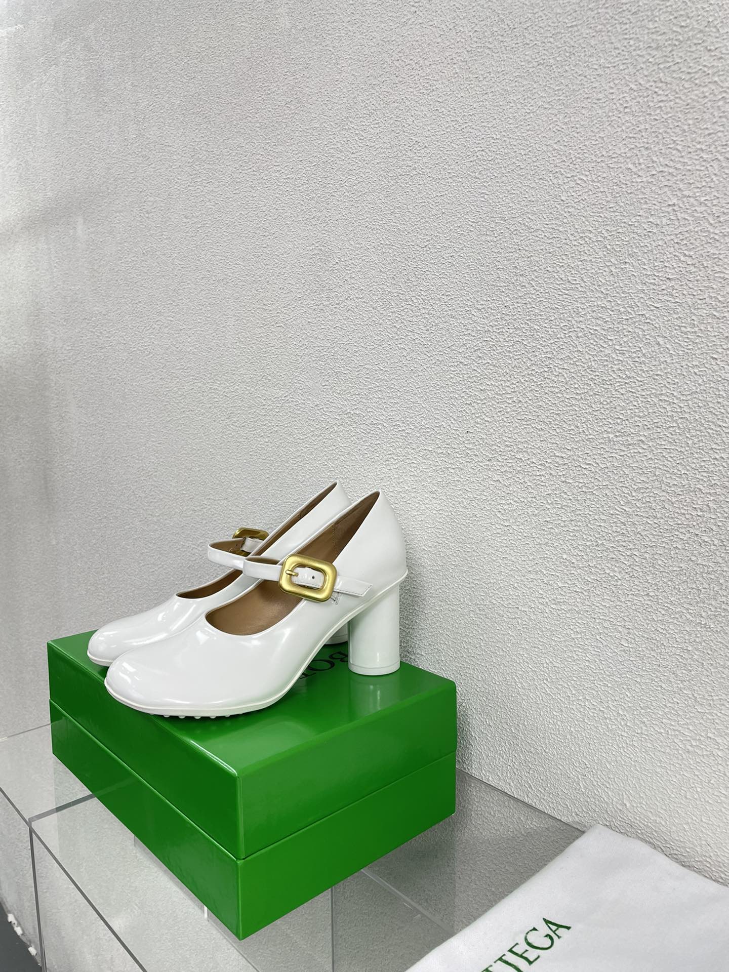 ATOMIC MARY-JANE PUMP 9 CM IN WHITE CALFSKIN - 34