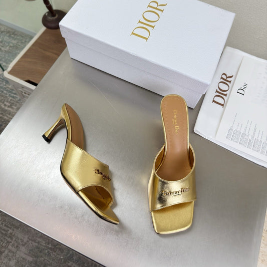 Босоніжки-мюлі DIOR 26S KITTEN HEEL ІЗ ЗОЛОТОЇ ТЕЛЯЧОЇ ШКІРИ З ЛОГОТИПОМ