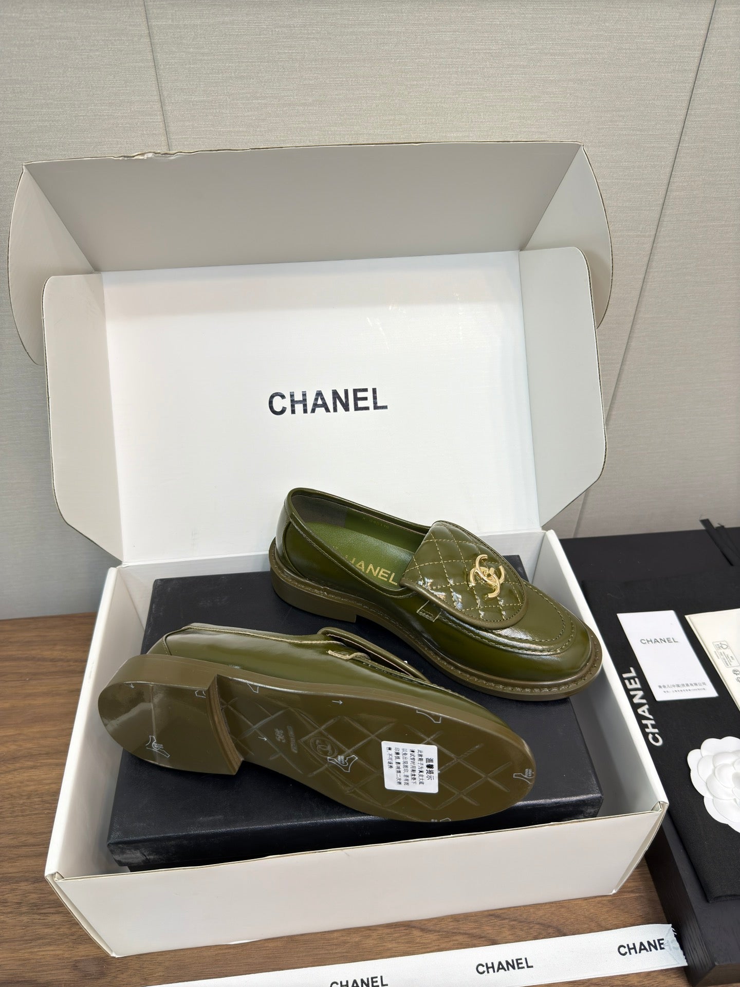 MOCCASIN 2.5 CM IN ARMY GREEN PREMIUM LAMBSKIN - 35