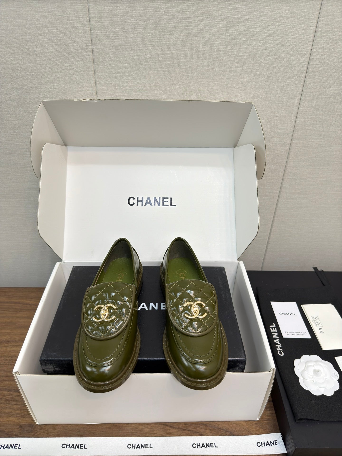 MOCCASIN 2.5 CM IN ARMY GREEN PREMIUM LAMBSKIN - 35