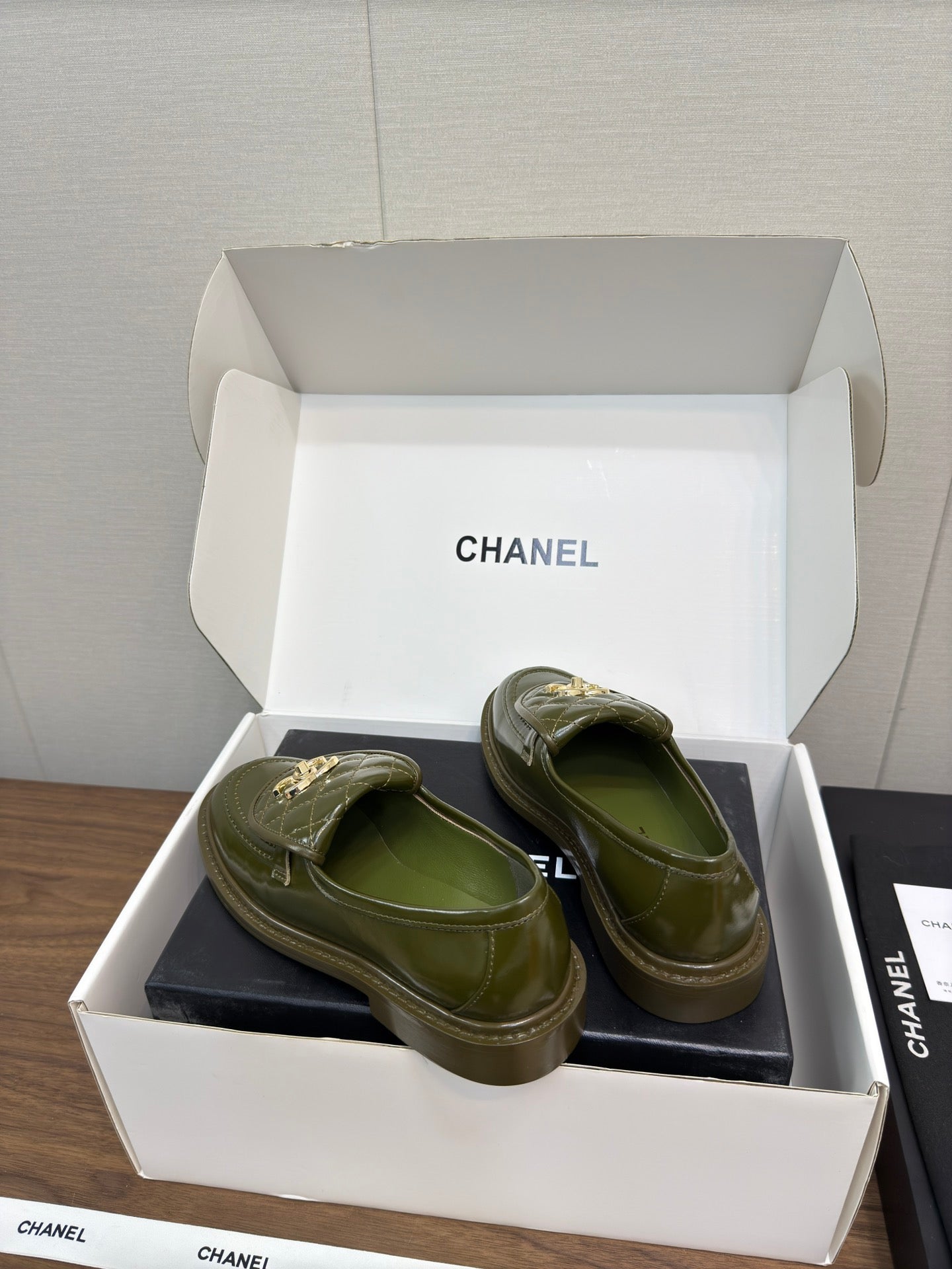 MOCCASIN 2.5 CM IN ARMY GREEN PREMIUM LAMBSKIN - 35