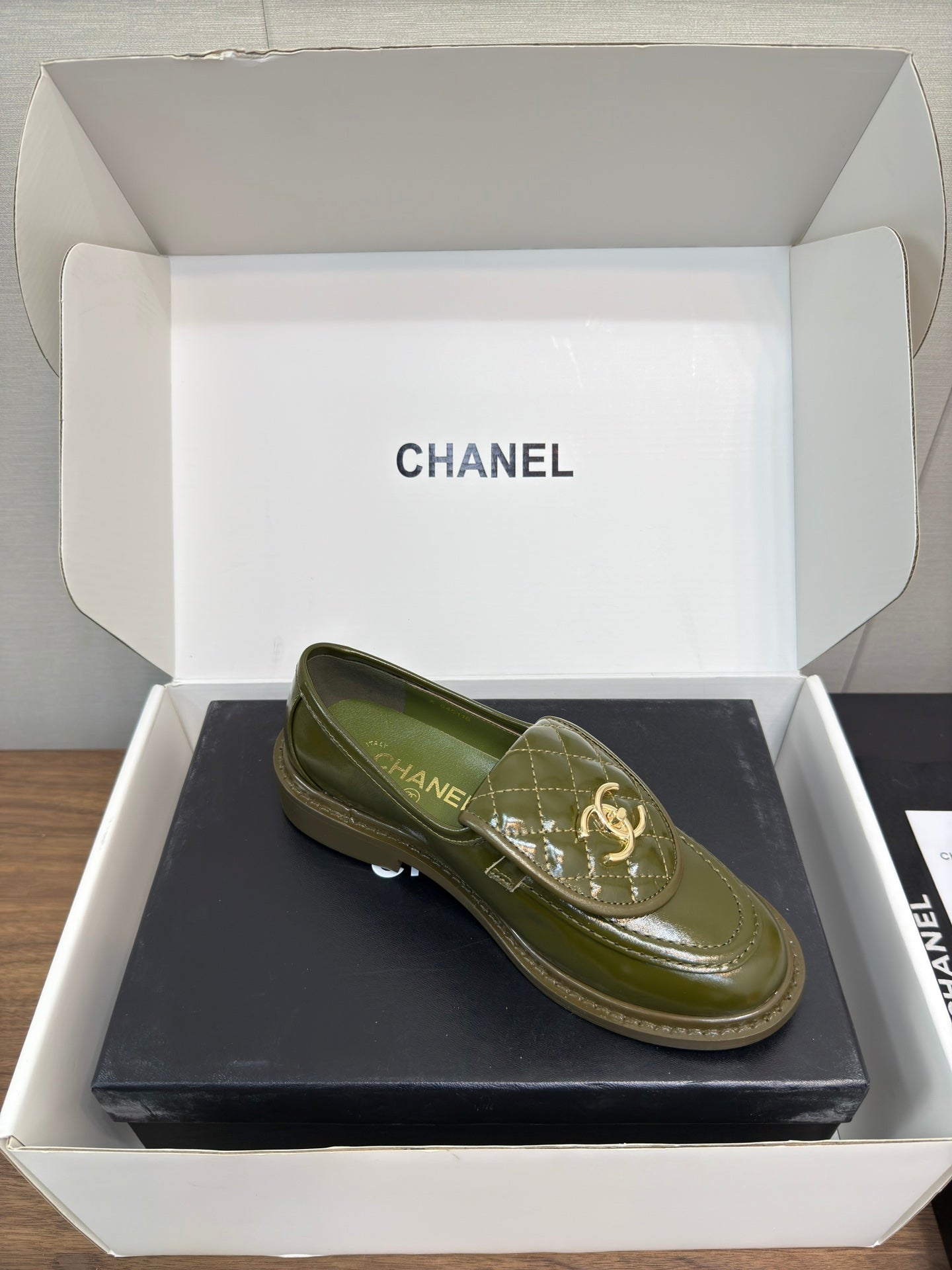 MOCCASIN 2.5 CM IN ARMY GREEN PREMIUM LAMBSKIN - 35