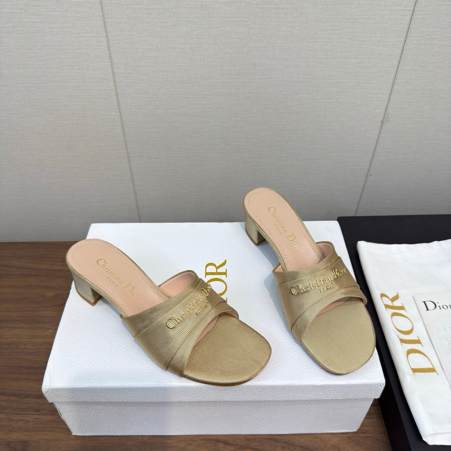 DIOR HIGH HEEL 25S 45 MM IN BEIGE FABRIC WITH GOLD HARDWARE - 34