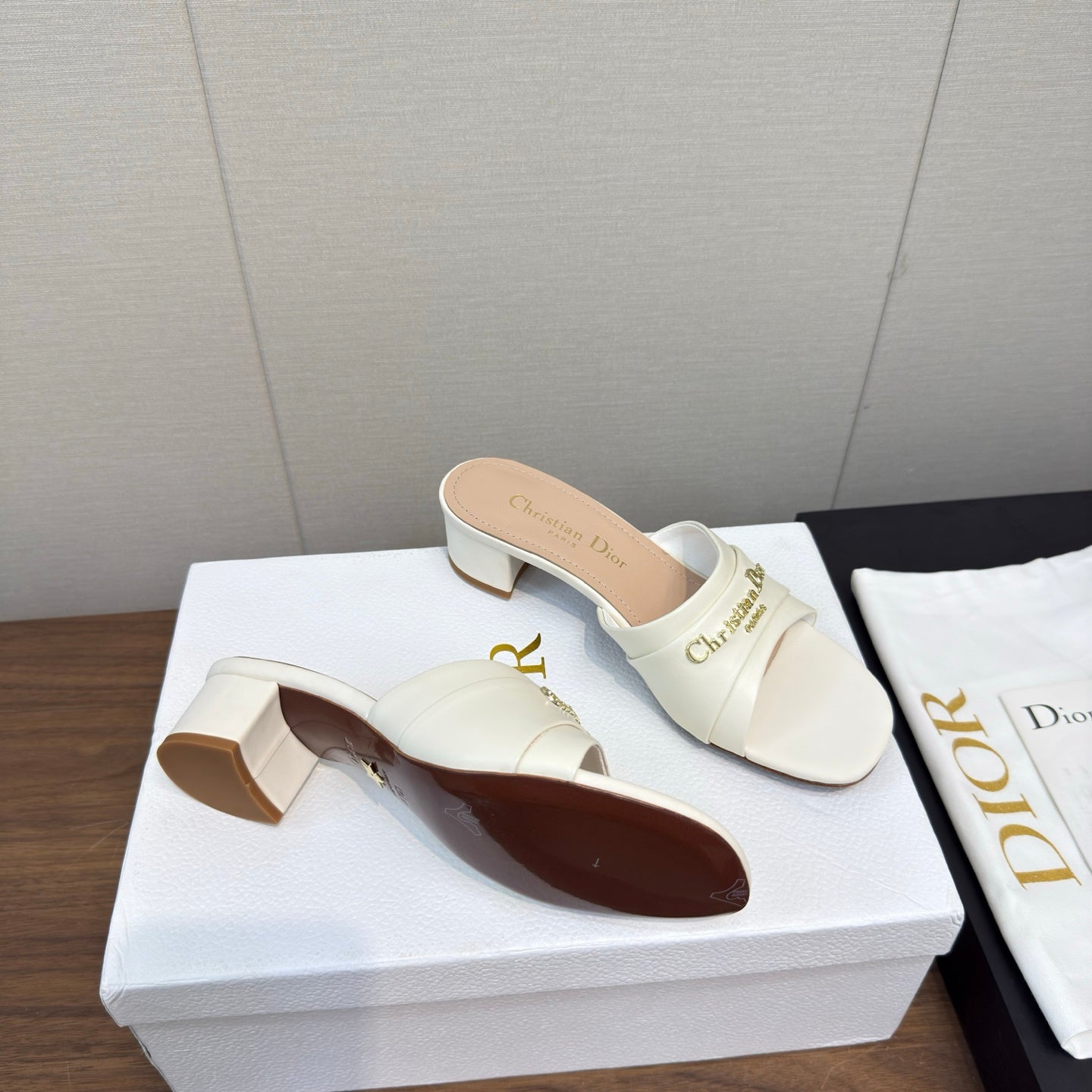 DIOR HIGH HEEL 25S 45 MM IN WHITE LAMBSKIN WITH GOLD HARDWARE - 34