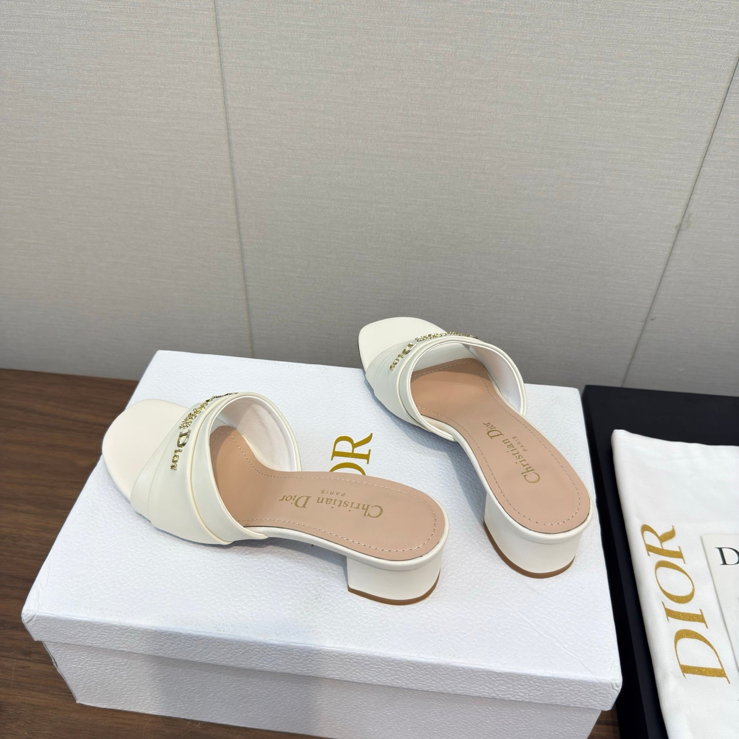 DIOR HIGH HEEL 25S 45 MM IN WHITE LAMBSKIN WITH GOLD HARDWARE - 34