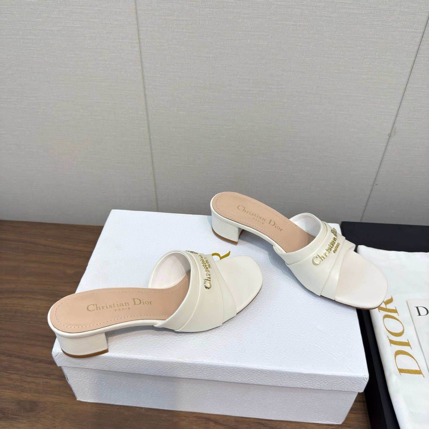 DIOR HIGH HEEL 25S 45 MM IN WHITE LAMBSKIN WITH GOLD HARDWARE - 34