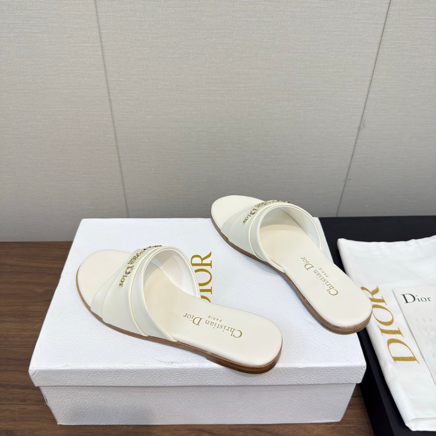 DIOR SANDAL 25S IN WHITE LAMBSKIN WITH GOLD HARDWARE - 35