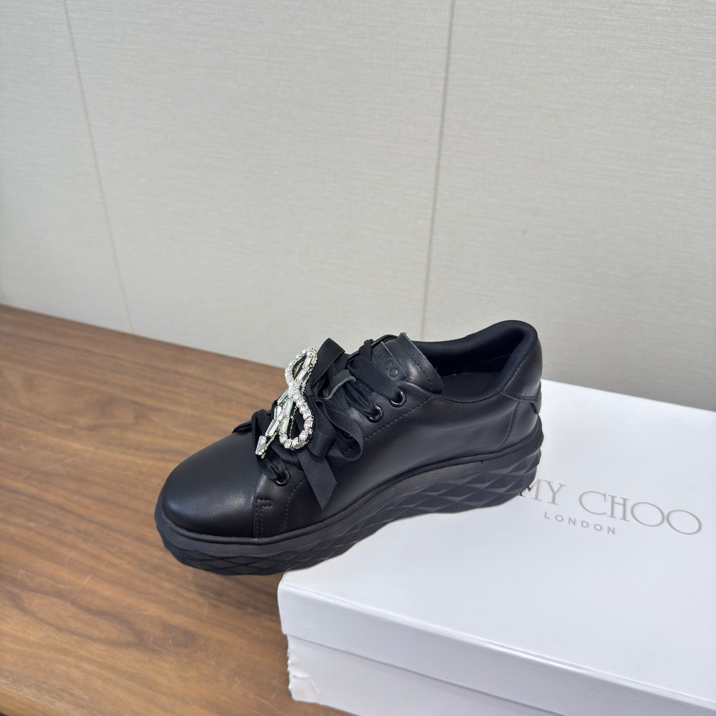 КРОСІВКИ JIMMY CHOO 26S 55 ММ З ЧОРНОЇ ТЕЛЯЧОЇ ШКІРИ З БАНТОМ ІЗ КРИСТАЛІВ