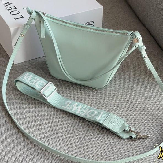 СУМКА LOEWE LUNA HOBO 27 З ТЕЛЯЧОЇ ШКІРИ НЕБЕСНО-БЛАКИТНОГО КОЛЬОРУ