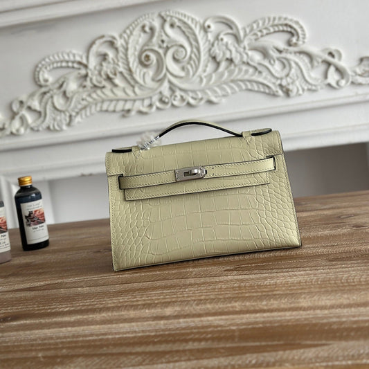 HM 26S KELLY MINI 22MM З ТЕЛЯЧОЇ ШКІРИ КОЛЬОРУ БЕЖ З ТИСНЕННЯМ ПІД КРОКОДИЛА СРІБНА ПРЯЖКА KELLY