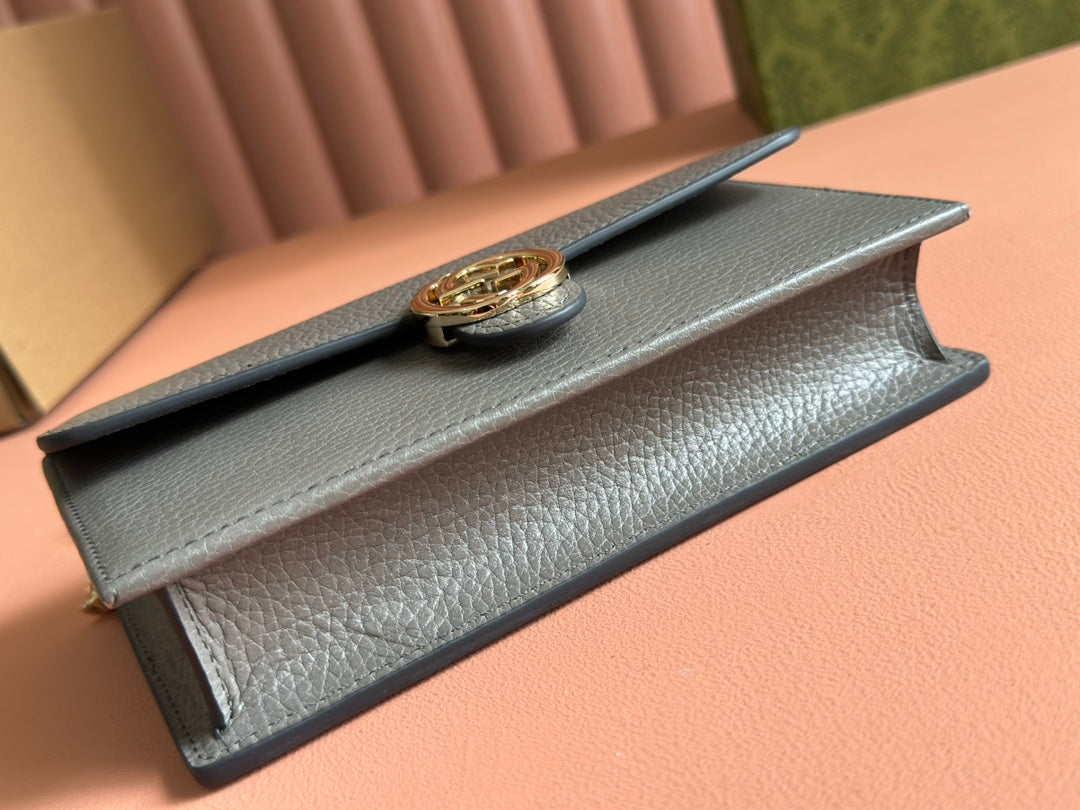 INTERLOCKING WOC 20 IN GRAY GRAINY CALFSKIN GOLD HARDWARE