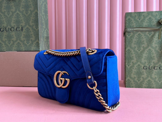 GUCCI 25S GG MARMONT 26 CM ІЗ ТЕМНО-СИНЬОГО ОКСАМИТУ ІЗ ЗОЛОТОЮ ФУРНІТУРОЮ
