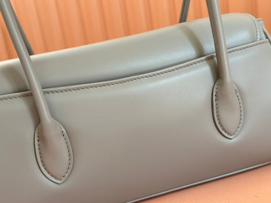 СУМКА BEAU TOP HANDLE 28 З ГЛЯНЦЕВОЇ ТЕЛЯЧОЇ ШКІРИ КОЛЬОРУ LAVA GREY ІЗ ЗОЛОТОЮ ФУРНІТУРОЮ