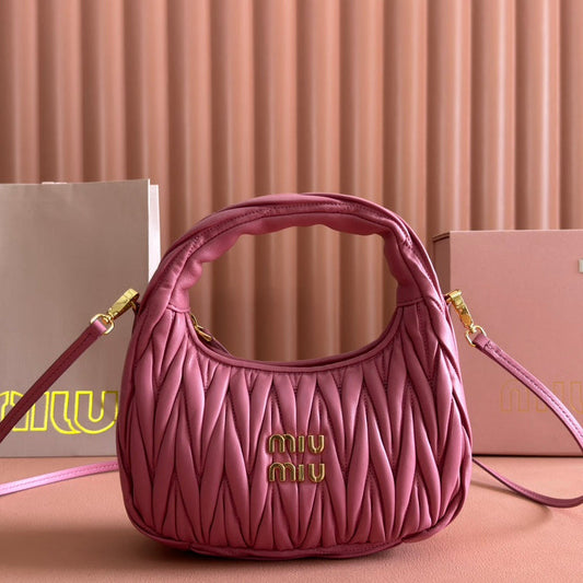 СУМКА MIUMIU 26S MINI HOBO 20 З ТЕЛЯЧОЇ ШКІРИ КОЛЬОРУ ЗАТИХЛОЇ ТРОЯНДИ ІЗ ЗОЛОТОЮ ФУРНІТУРОЮ