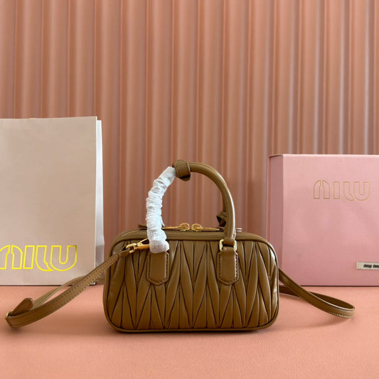 СУМКА ARCADIE MINI BAG 19 КОЛЬОРУ КАРАМЕЛЬ З ПРОШИТОЇ ШКІРИ НАППА