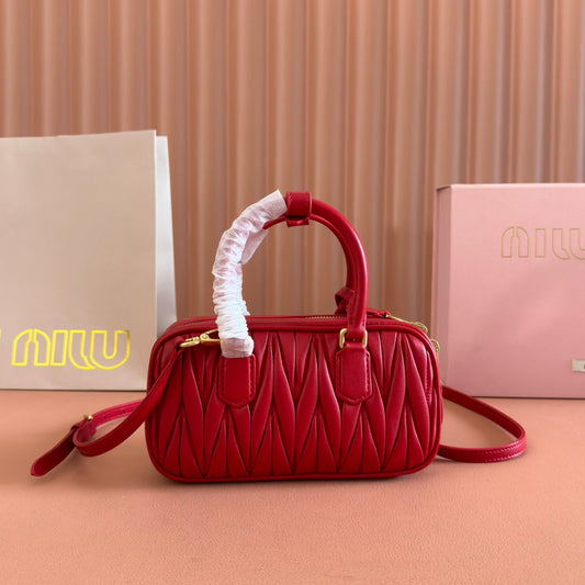 МІНІСУМКА ARCADIE 19 VERMELHO З МАТЕЛЬОВАНОЇ ШКІРИ НАППА
