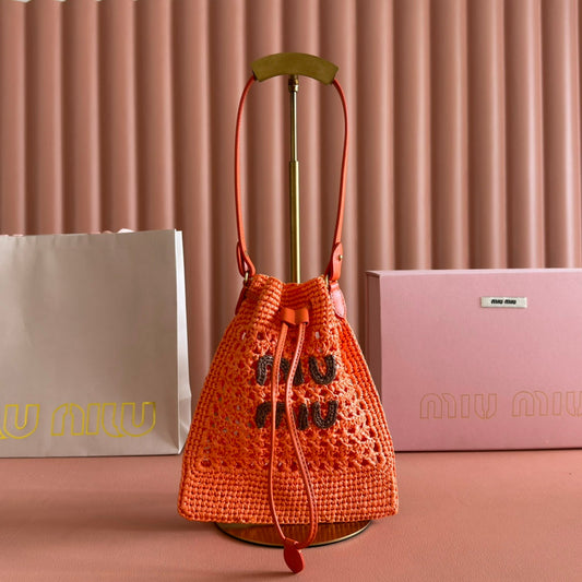 MIUMIU 26S СУМКА-ВІДРО WANDER 23 З ПОМАРАНЧЕВОЇ РАФІЇ ЗІ ШКІРНОЮ ОБРОБКОЮ