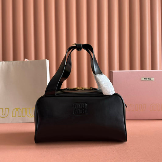СУМКА MIUMIU 26S З ВЕРХНЬОЮ РУЧКОЮ 28 З ЧОРНОЇ ТЕЛЯЧОЇ ШКІРИ З ЗОЛОТОЮ ФУРНІТУРОЮ