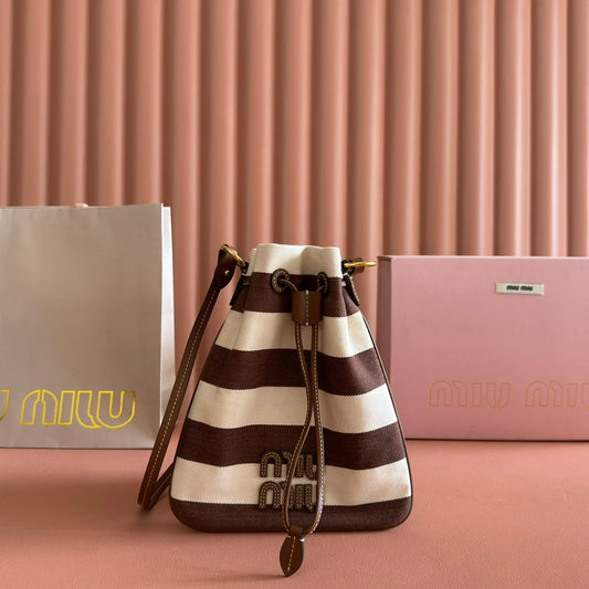 Сумка-відро MIU MIU 26S, 23 см, з канвасу кремового та коричневого кольорів із золотистою фурнітурою