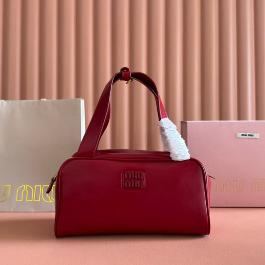 СУМКА MIUMIU 26S З ВЕРХНЬОЮ РУЧКОЮ, 28 СМ, ТЕМНО-ЧЕРВОНА ТЕЛЯЧА ШКІРА, ЗОЛОТА ФУРНІТУРА