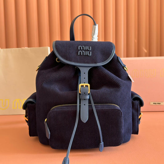 РЮКЗАК MIUMIU 26S СЕРЕДНЬОГО РОЗМІРУ 29 З ТЕМНО-СИНЬОГО ПОЛОТНА ТА СИНЬОЇ ТЕЛЯЧОЇ ШКІРИ