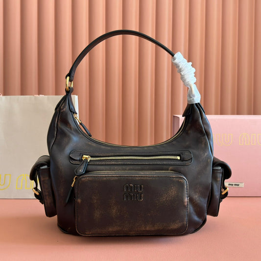 СУМКА MIUMIU 26S POCKET BAG 38 З ЧОРНОЇ ТЕЛЯЧОЇ ШКІРИ ІЗ ЗОЛОТОЮ ФУРНІТУРОЮ