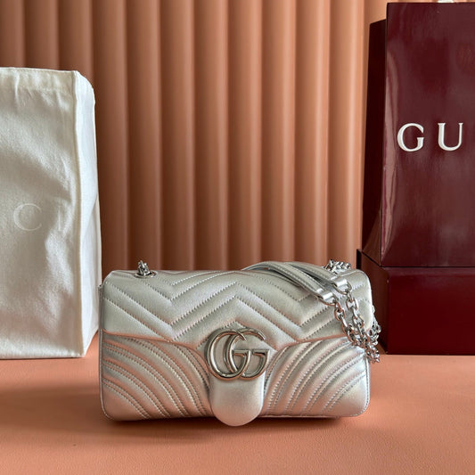 GUCCI 26S СУМКА GG MARMONT 26 ЗІ СРІБНОЇ ШКІРИ ЯГНЯТИ