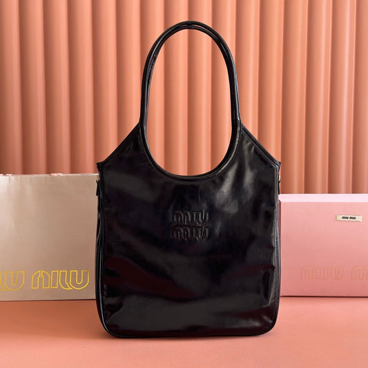 MIUMIU 26S IVY 40 СУМКА-ШОПЕР З ЧОРНОЇ ЛАКОВАНОЇ ТЕЛЯЧОЇ ШКІРИ