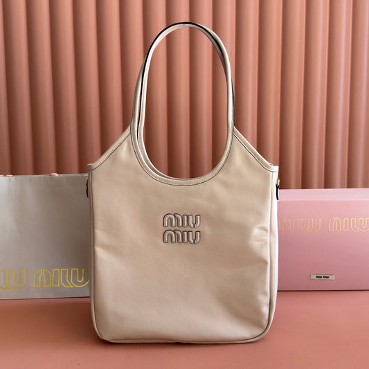 MIUMIU 26S IVY 40 СУМКА-ТОУТ З БЕЖЕВОЇ ЛАКОВАНОЇ ТЕЛЯЧОЇ ШКІРИ
