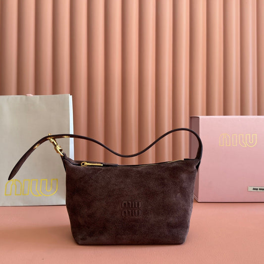 СУМКА-КЛАТЧ MIUMIU 26S З ВЕЛЬВЕТУ, 25 СМ, КОРИЧНЕВИЙ ЗАМШ, ЗОЛОТА ФУРНІТУРА