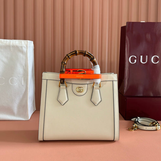 GUCCI 26S СУМКА-ШОПЕР DIANA 27 З ТЕЛЯЧОЇ ШКІРИ КРЕМОВО-БІЛОГО КОЛЬОРУ