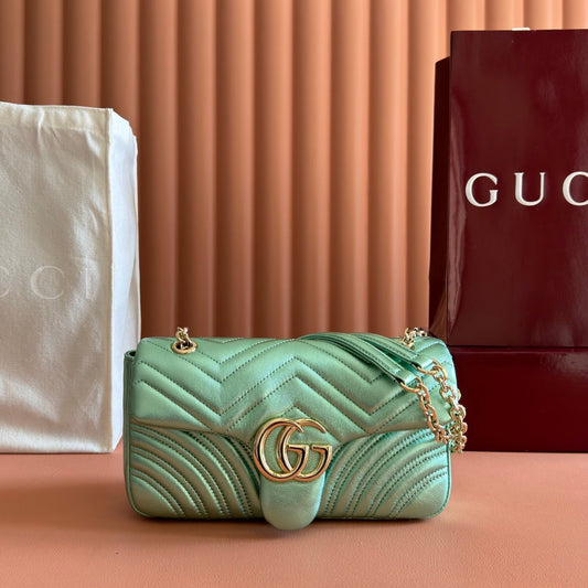 GUCCI 26S СУМКА GG MARMONT 26 З МЕТАЛІЗОВАНОЇ БЛІДО-ЗЕЛЕНОЇ ОВЕЧОЇ ШКІРИ