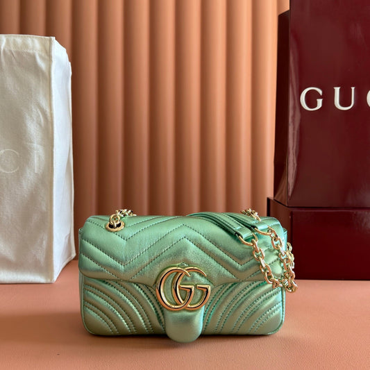 GUCCI 26S СУМКА GG MARMONT 22 З МЕТАЛІЗОВАНОЇ БЛІДО-ЗЕЛЕНОЇ ОВЕЧОЇ ШКІРИ