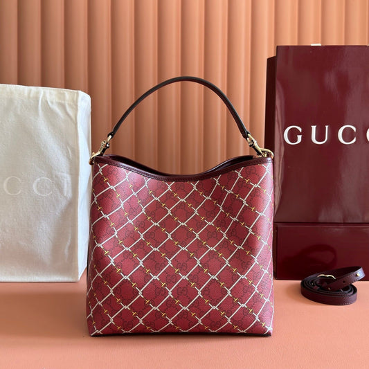 GUCCI 26S СУМКА-ВІДРО GG EMBLEM 25 З ТЕМНО-ЧЕРВОНОЇ ТКАНИНИ З ПОКРИТТЯМ