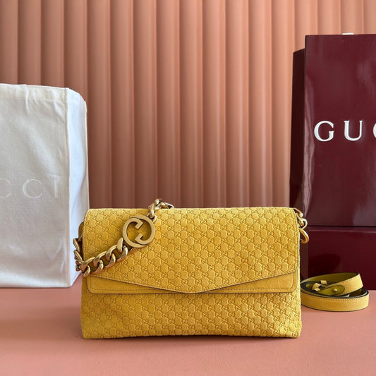 GUCCI 26S СУМКА НА ПЛЕЧЕ 28 З ТИСНЕНОЇ ЗАМШІ КОЛЬОРУ ГІРЧИЦІ