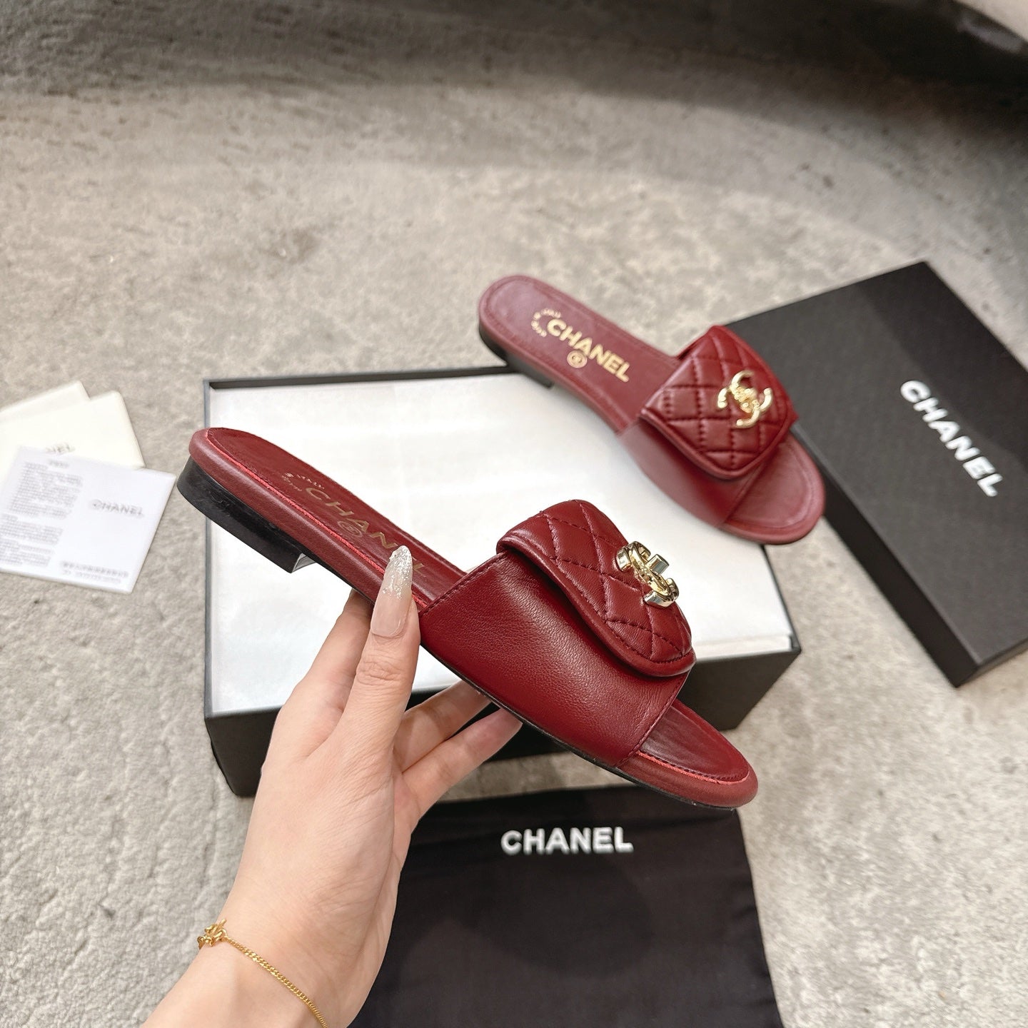 PLATFORM SLIPPERS LOGO IN RUBY RED LAMBSKIN - 35