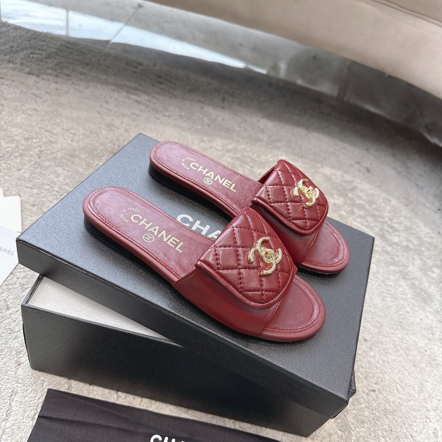 PLATFORM SLIPPERS LOGO IN RUBY RED LAMBSKIN - 35